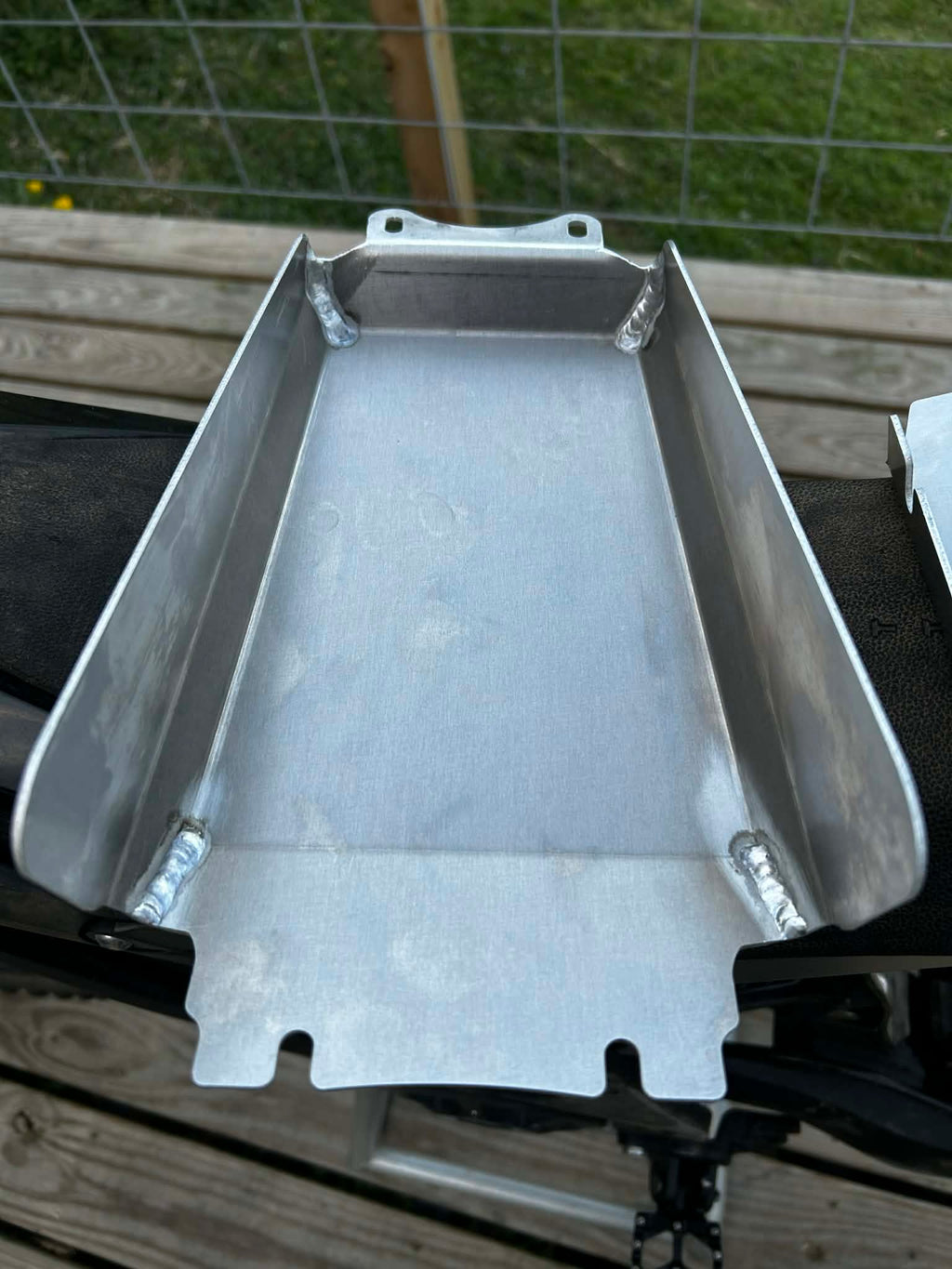 Arctic Leopard XE Pro S underseat storage