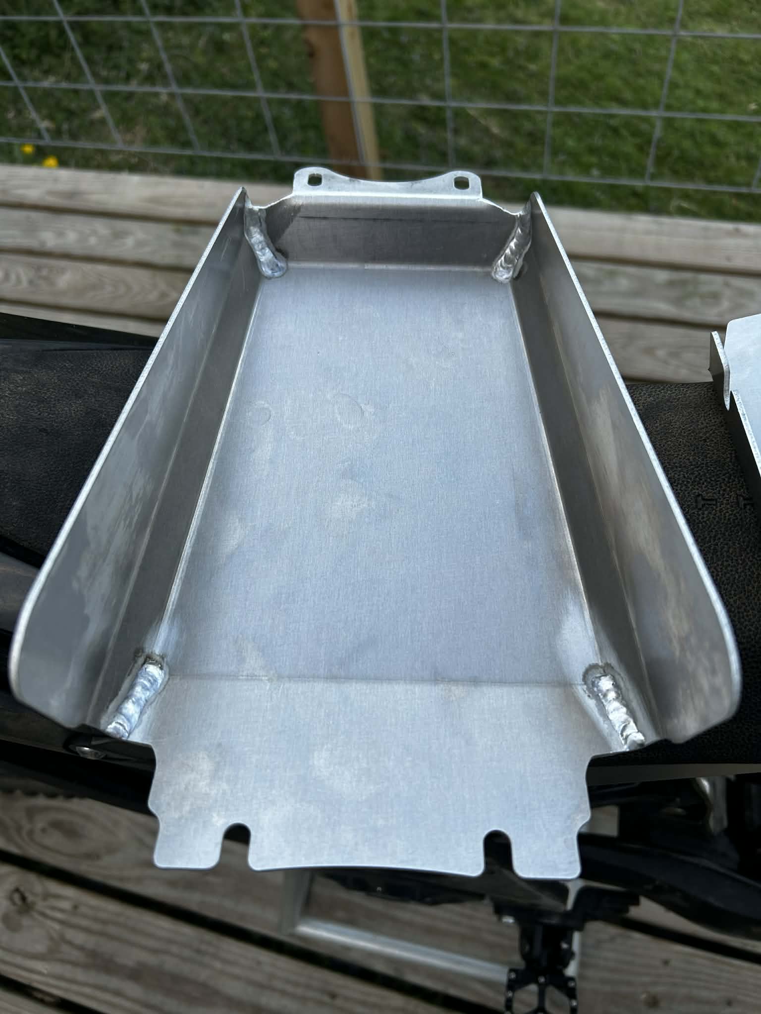 Arctic Leopard XE Pro S underseat storage
