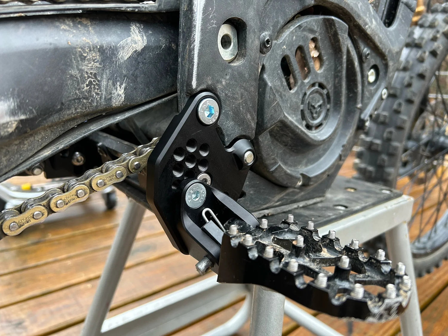 Xe Pro /s/ enduro/ Vetra adjustable peg mounts