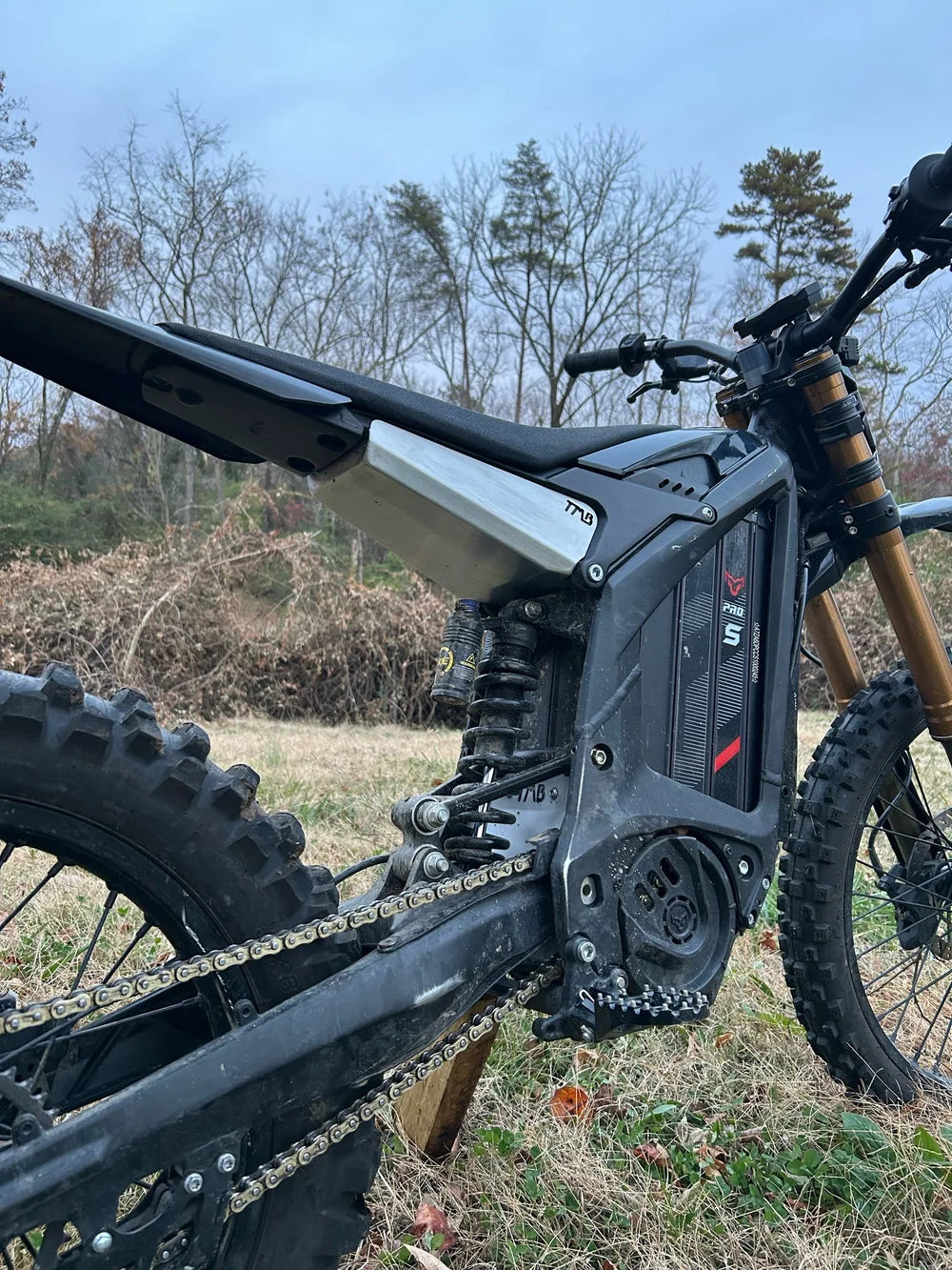 Arctic Leopard XE Pro S underseat storage