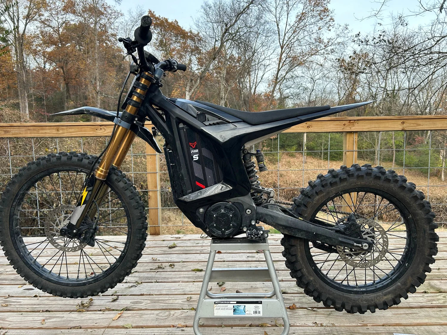 Arctic Leopard XE Pro S underseat storage
