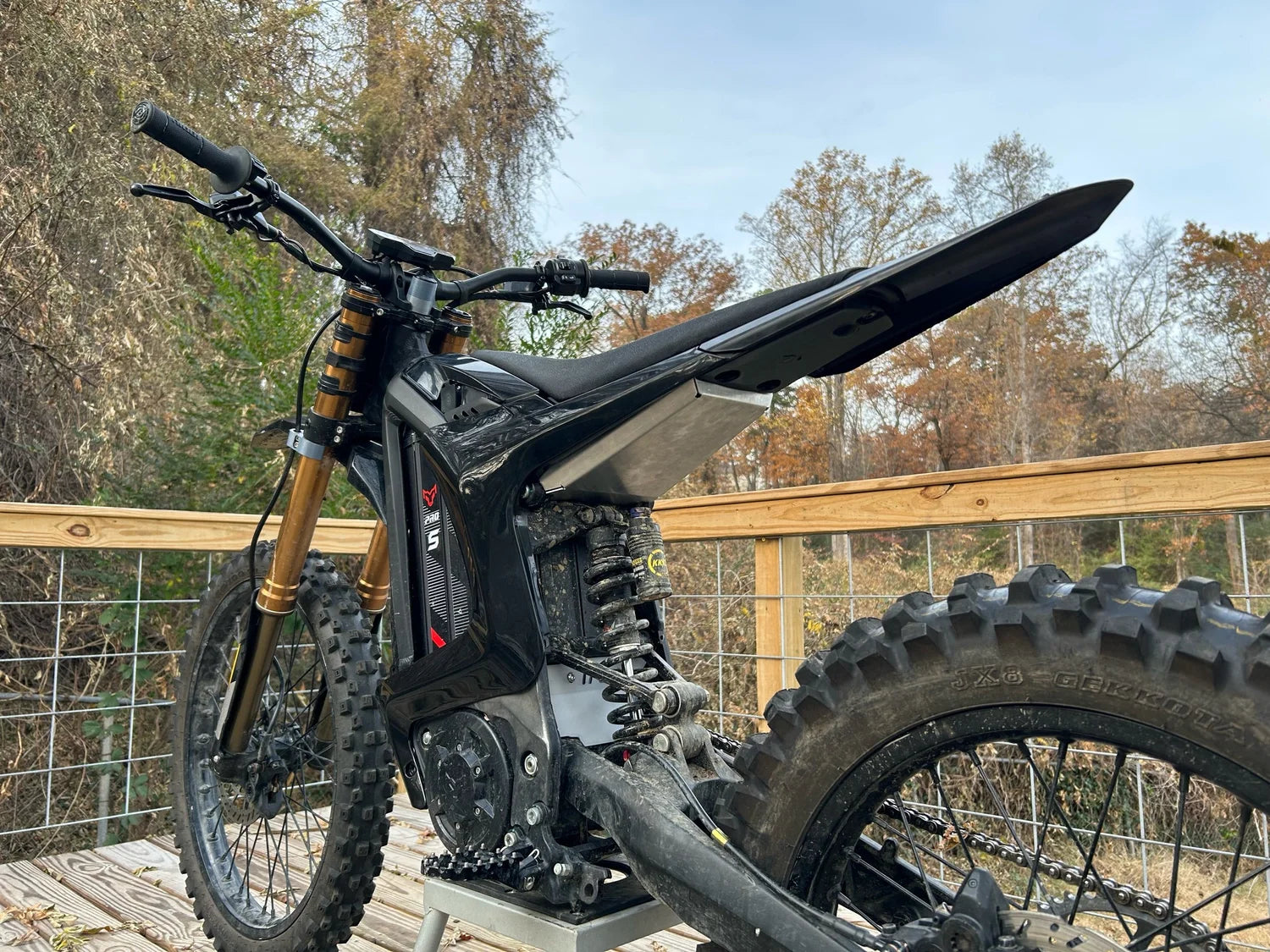 Arctic Leopard XE Pro S underseat storage