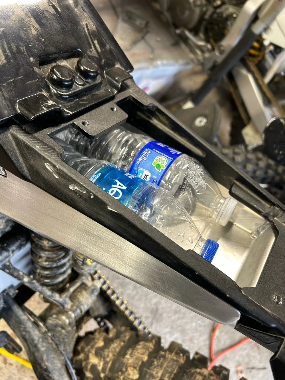 Arctic Leopard XE Pro S underseat storage